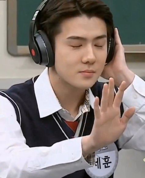 #Sehun #EXO #Meme Tumblr, Nct, Headset, Exo Meme, Sehun Exo, Kpop Meme, Exo Sehun, Kpop Memes, Sehun