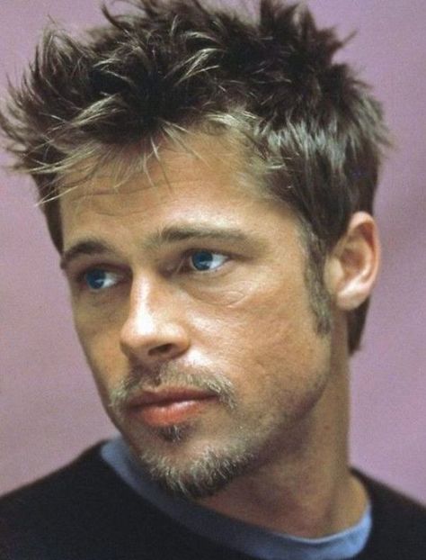 Pegatinas «Brad Pitt Fight Club» de chaifiction | Redbubble Brad Putt, Brad Pitt Fight Club, Brad Pitt Hair, Fight Club Brad Pitt, Brad Pitt Young, 90s Men, Tyler Durden, 얼굴 그리기, Club Hairstyles