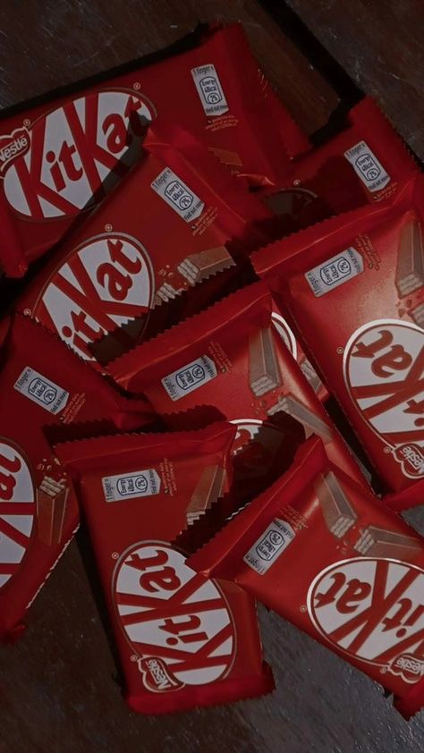 Kitkat Chocolate Snapchat Story, Kit Kat Snap, Kit Kat Aesthetic, Kit Kat Chocolate Pics, Kitkat Snap, Snap Steaks, Pictures Of Chocolate, Ramzan Video, Cute Song Quotes