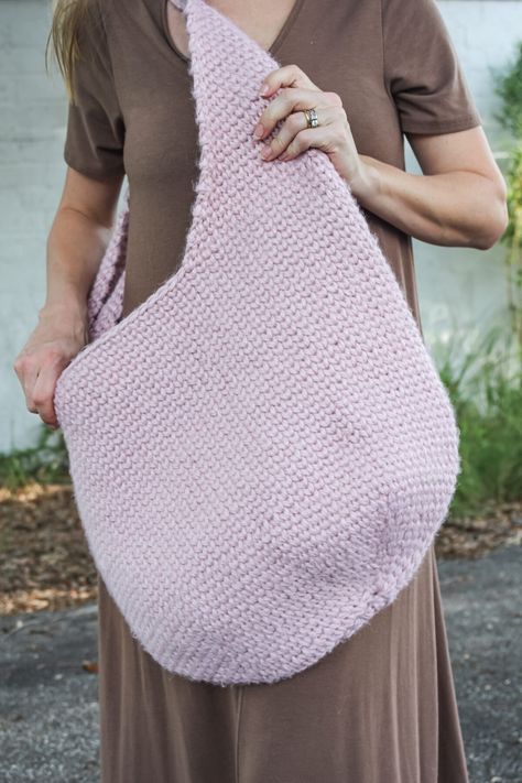 Easy FREE Modern Hobo Crochet Tote Bag Pattern - Life + Yarn Hobo Crochet Bag Free Pattern, Easy Crossbody Bag Diy, Crochet Boho Bag Pattern Free Easy, Hobo Crochet Bag, Crochet Hobo Bag Free Pattern, Purse Crochet Pattern Free, Crochet Boho Bag Pattern Free, Tote Bag Crochet Pattern Free, Boho Bag Pattern Free