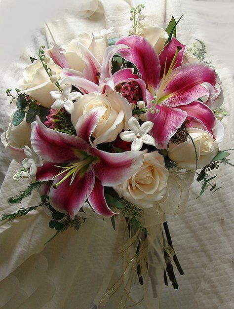 Stephanotis Rose and Stargazer Lily bouquet Granada Wedding, Stargazer Bouquet, Stargazer Lily Bouquet, Pink Lilies, Lily Garden, Lily Wedding, Boquette Flowers, Bad Bad, Lily Bouquet