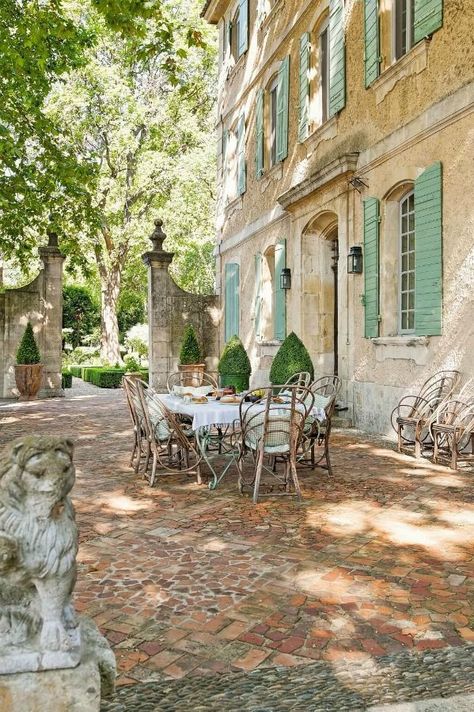 Provence Villa, French Provincial Home, French Villa, Provence Garden, Villa Luxury, Provincial Home, European Farmhouse, French Style Homes, Elegant Country