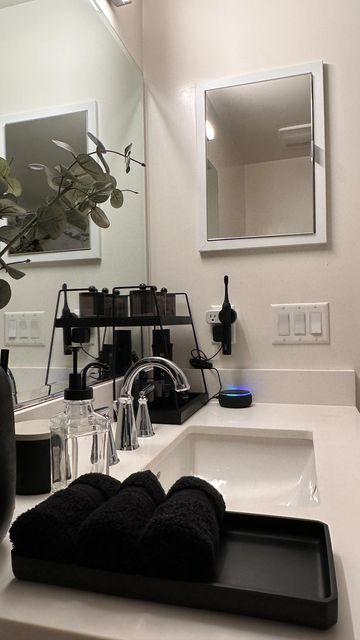 Black Bathroom Inspo Aesthetic, Black Bathroom Containers, Black Decor Living Room Apartments, Black Bathroom Set Ideas, Men Bathroom Decor Ideas, Black Apartment Aesthetic Bathroom, Black Bathroom Tray Decor, All Black Bathroom Decor, Black Bathroom Decor Ideas Apartment