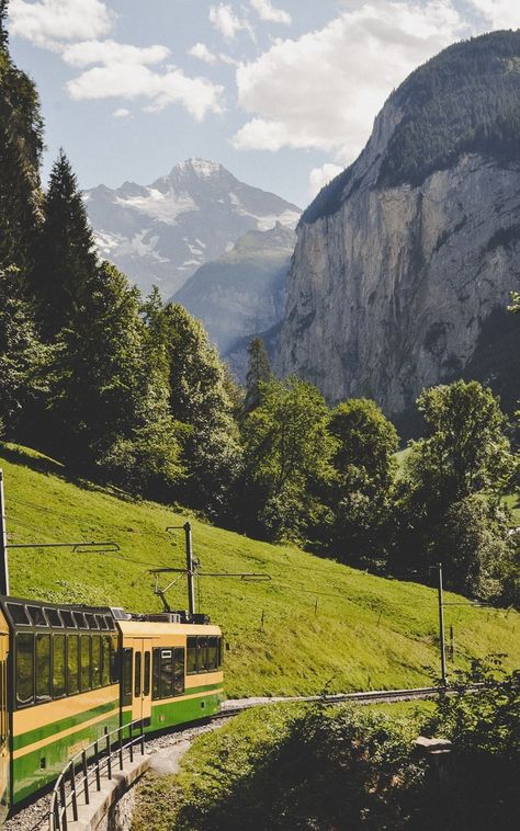 World Traveling Aesthetic, Swezland Aesthetic, Hiking Swiss Alps, Hiking The Swiss Alps, Swisszerland Wallpaper, Switerzerland Travel, Switerzerland Aesthetic, Negara Swiss, Travel Around The World Aesthetic