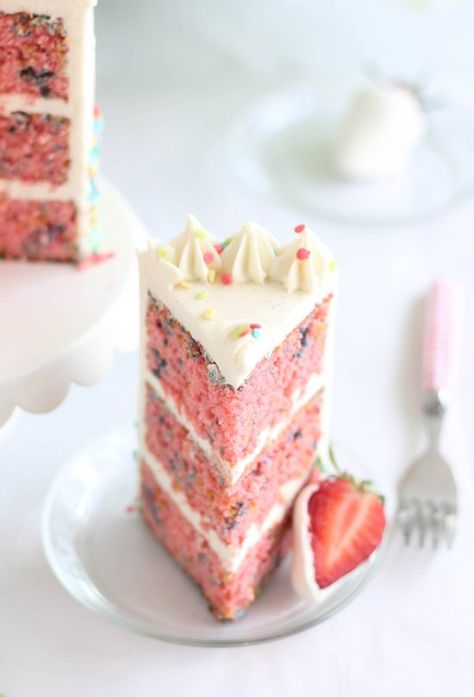 Confetti Cake Recipe, Slice Of Cake, Torte Cupcake, Confetti Cake, Strawberry Cake, Sweets Treats, Let Them Eat Cake, Just Desserts, Eat Cake