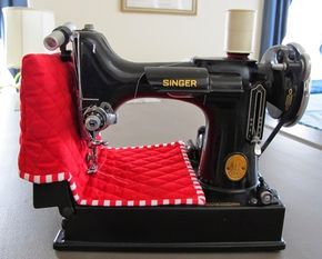 Couture, Patchwork, Singer Sewing Machine Vintage, Garden Quilts, Sewing Machines Best, Featherweight Sewing Machine, Thread Catcher, Grill Light, Machines Fabric