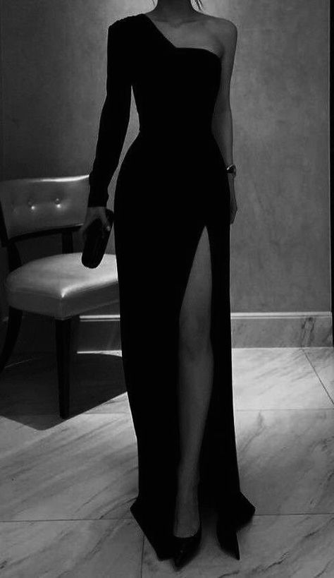 Rich Black Dress Aesthetic, Dresses For Tall Women Classy, Black Revenge Dress Aesthetic, Dresses For Tall Girls Classy, Tall Person Aesthetic, Black Gowns Aesthetic, Long Black Elegant Dress, Black Tie Aesthetic Woman, Tall Woman Aesthetic