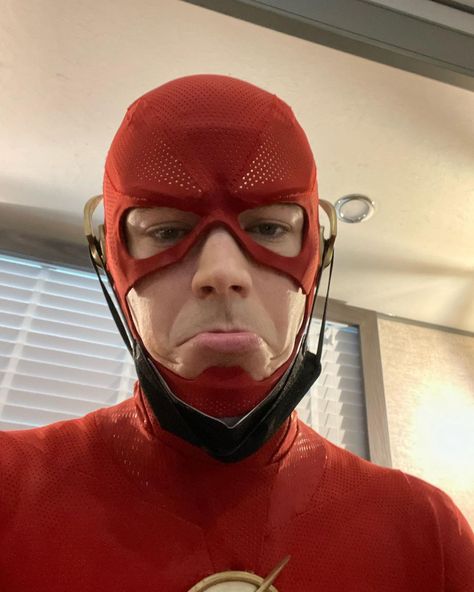 Grant Gustin Flash, The Flash Cw, Barry Allen The Flash, Flash Show, Flash Funny, Flash Costume, Neat Casual Outfits, Flash Tv Series, The Flash Grant Gustin