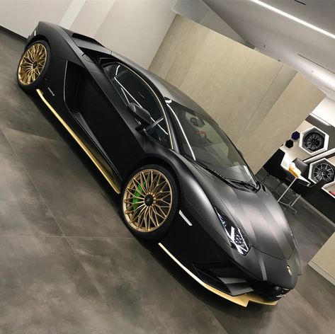 Lamborghini Aventador S painted in Nero Nemesis w/ a set of Gold Dianthus wheels and matte Oro Elios accents Photo taken by: @lamborghini.kobe on Instagram Black And Gold Lamborghini, Black And Gold Car, Lamborghini Gold, 2023 Mclaren, Cars Mclaren, 2022 Ford Mustang, Mclaren Senna, Gold Wheels, New Luxury Cars