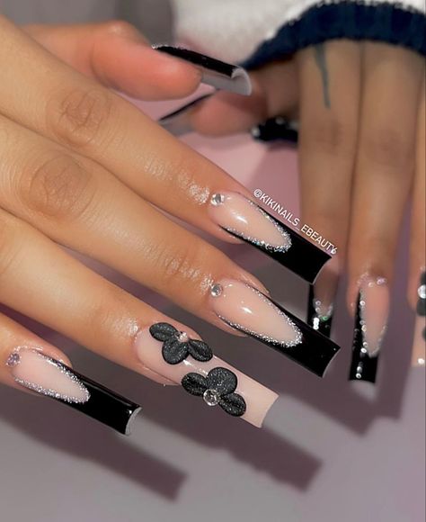 Black Acrylic Nails 3d Flowers, Black Nail Designs With 3d Flowers, Black Nails 3d Flowers, Black Acrylic Nails Flower, Silver N Black Nails, Simple Acrylic Nails With Charms, Black Nails With Flowers Acrylic, 3d Flower Nails Black, Latina Acrylic Nails Black