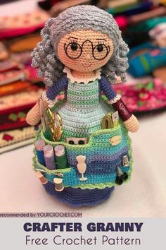 Abuelita 😊 Crochet Granny Pin Cushion, Crochet Grandma Doll, Crochet Pin Cushion Pattern Free, Crochet Dolls Free Patterns Amigurumi, New Crochet Ideas, Crochet Pin Cushion, Granny Dolls, Crochet Holder, Amigurumi Baba
