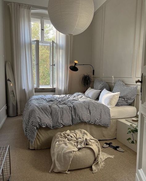 Rectangle Bedroom, Deco Studio, Decor 2024, Pinterest Room Decor, Minimalist Room, Room Makeover Bedroom, Dream Room Inspiration, Room Makeover Inspiration, Cozy Room