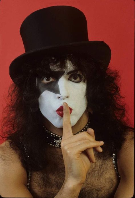 Vinnie Vincent, Star Child, Eric Carr, Peter Criss, Kiss Army, Paul Stanley, Ace Frehley, Hot Band, Kiss Band