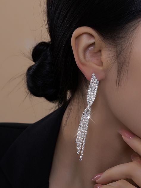 Silver Sparkly Earrings, Silver Dangle Earrings For Prom, Diamond Earrings Long, Silver Earrings Aesthetic, Earrings Outfit, Long Silver Earrings, Embellished Fashion, Prom Earrings, Long Tassel Earrings