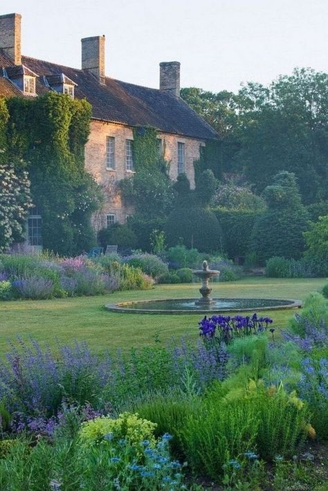 Garden Types, Side Gardens, French Cottage Garden, Country Garden Design, Funny Vine, Side Yards, Pergola Ideas, French Country Garden, Cottage Garden Design