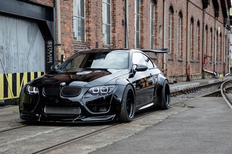 Mean All- Black BMW 3-Series Customized in Batman Style Car Aesthetic Inside, Aesthetic Inside Car, Inside Car Ideas, Liberty Walk Cars, Inside The Car Aesthetic, E92 335i, Bmw E92 M3, E92 M3, Бмв X6