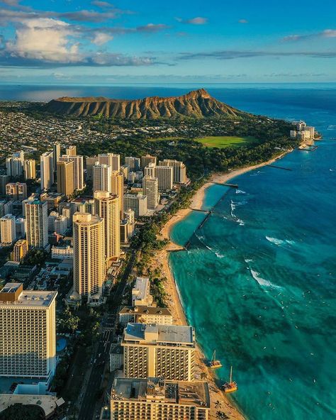 City Best Views🔝 on Instagram: “📍 Honolulu , Hawaii,  USA 🇺🇸 📷: @chauhawaii Follow @citybestviews for the best urban photo👆” Oahu Vacation, Honolulu Waikiki, Waikiki Hawaii, Hawaii Pictures, Haiwan Lucu, Visit Hawaii, Hawaii Life, Hawaii Luau, Waikiki Beach