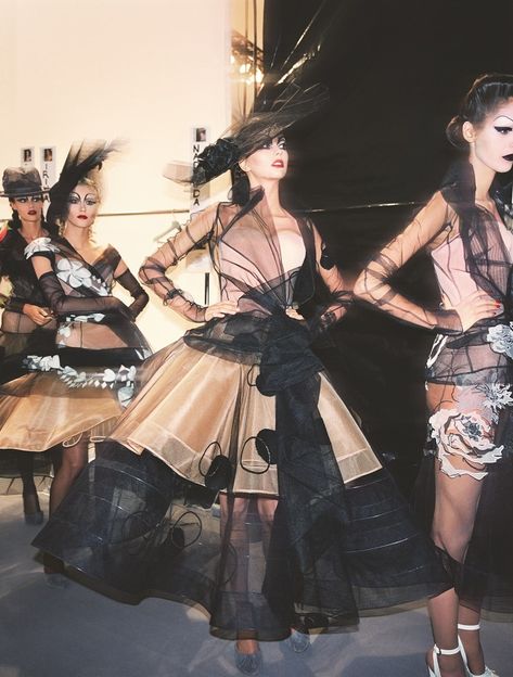 Haute Couture, Couture, John Galliano Dior Haute Couture, Jhon Galliano, Galliano Dior, Dior John Galliano, Models Backstage, Runway Fashion Couture, Vintage Runway