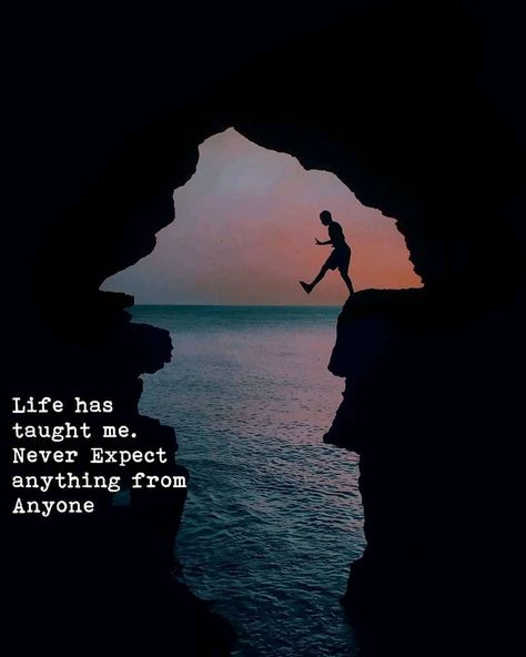 Quotes Finance, Philosophical Quotes About Life, Never Expect Anything, Expectation Quotes, Quotes Hope, Quotes Time, Wealth Quotes, Influence People, Finance Quotes