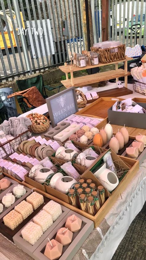 Beautycounter Pop Up Display, Vendor Booth Freebies, Candle Shop Display Craft Booths, Craft Fair Displays Wax Melts, Flea Market Decorating Booth Displays, Vendors Market Display Ideas, Skin Care Retail Display Ideas, Farmers Market Candle Booth, 5x5 Vendor Booth