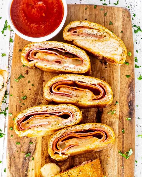 Quick and easy Homemade Stromboli that can be filled with your favorite deli meats and cheeses. Whether it's salami, bacon, ham, pepperoni, mozzarella, or provolone, this Stromboli makes for a wonderful and incredible treat. #stromboli #recipe Ham Stromboli, Easy Stromboli, Stromboli Recipe Easy, Homemade Stromboli, Stromboli Recipe, Jo Cooks, Deli Meats, Football Food, Provolone