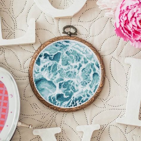 27 Cross-Stitch Patterns That'll Be As Fun To Display As They Are To Make Nordic Cross Stitch, Jewish Star Necklace, Unique Cross Stitch, Balloon Animals, Modern Cross Stitch Patterns, Blanket Stitch, Diamond Star, Stitching Art, Stitch Embroidery