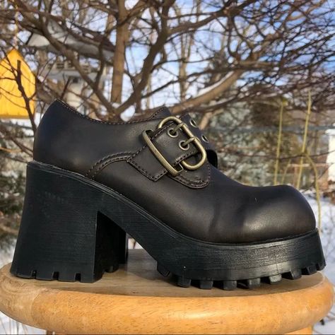 Vintage Platform Boots, Chunky Shoes Aesthetic, 1990 Shoes, Big Platform Shoes, Platform Oxfords Outfit, Aesthetic Platform Shoes, Chunky Oxfords, Chunky Platform Shoes, Fruit Bats