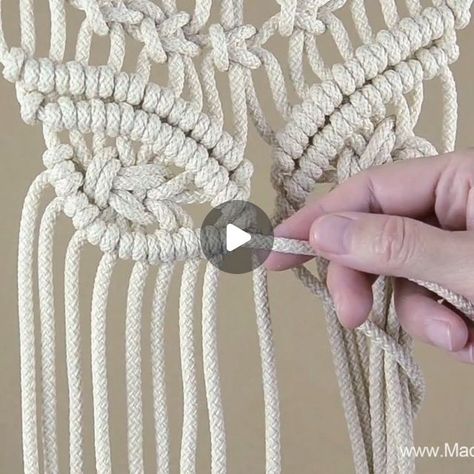 Easy Macrame Wall Hanging Tutorials, Macrame Butterfly Tutorial, Butterfly Macrame, Macrame Butterfly, Easy Macrame Wall Hanging, Bags Macrame, Macrame School, Butterfly Wall Hanging, Macrame Wall Hanging Tutorial