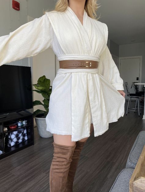 Homemade Star Wars Costumes, May The 4th Outfit Women, Obi Wan Kenobi Disneybound, Women Jedi Costume, Woman Jedi Outfit, Star Wars Themed Clothes, Easy Star Wars Outfit, Anakin Skywalker Inspired Outfit, Diy Jedi Costume Women