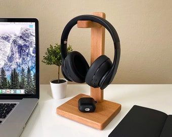 Headphone Desk Holder, Headphones Holder Wood, Gaming Headphones Stand, Small Wood Projects Bedroom, Desk Headphone Holder, Headphones Stand Wood, Diy Headphones Stand, Wooden Small Products Ideas, Headset Stand Diy