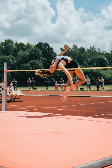 Aspiring young athletes who want to master the art of high jump require more than just raw talent. They need proper coaching, training, and support to excel in this demanding sport. High jump training for youth athletes is crucial to develop their skills, strength, and endurance, enabling them to compete at the highest level. In this article, we'll explore the essential tips and techniques for successful high jump training. The Importance of High Jump TrainingHigh jump is an athletics event wher High Jump Pictures, High Jump Track, Track Szn, Track Pics, Volleyball Camp, Athletics Track, Track Pictures, Track And Field Athlete, Running Track