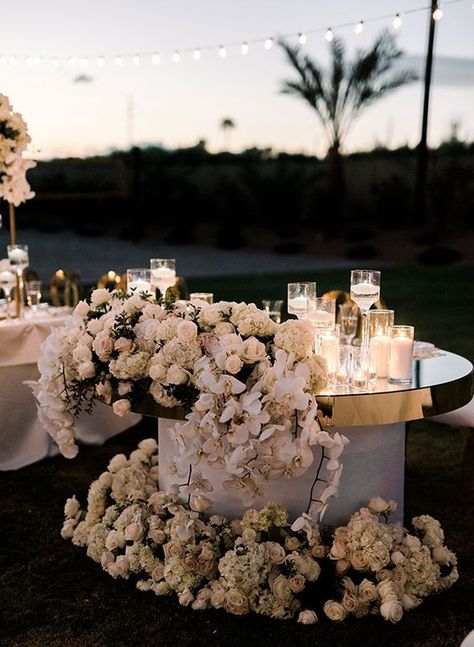 Modern chic wedding reception decor! Glam Modern Wedding, Modern Luxe Wedding, Modern Destination Wedding, Modern Glam Wedding, Modern Wedding Ideas, Destination Wedding Cost, Modern Chic Wedding, Wedding Invitations With Pictures, Palm Springs Wedding