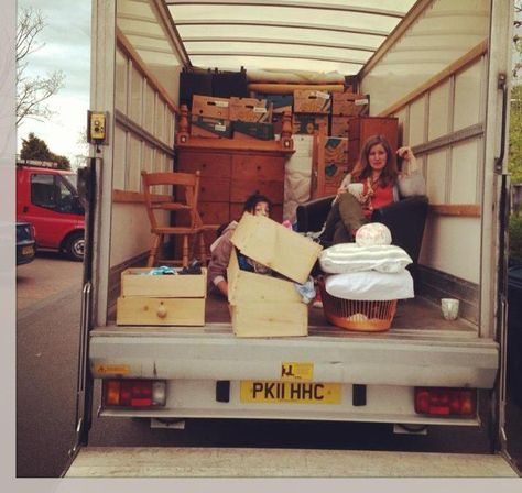 moving house Frankfurt, House Moving Aesthetic, Moving Aesthetic Pictures, House Owner Aesthetic, Moving In With Friends, Moved Out Aesthetic, Moving States Aesthetic, Relocation Aesthetic, College Move In Aesthetic