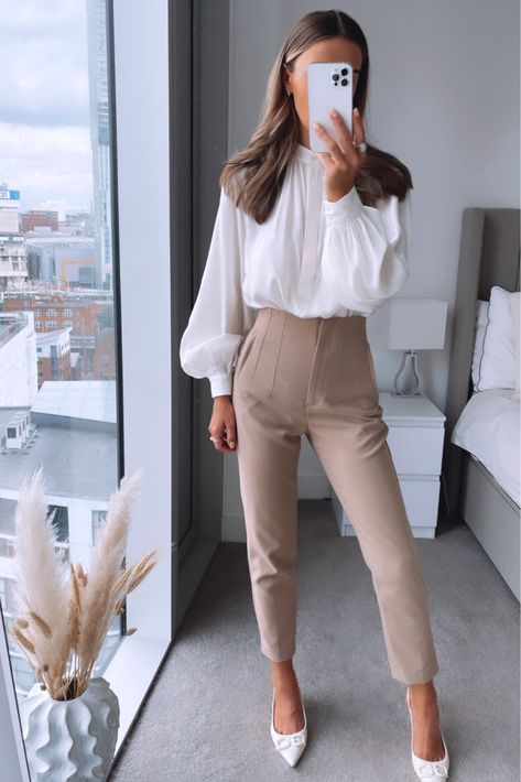 Balloon Sleeve Outfit, Women’s Work Blouses, Elegant Fashion Women, Spring Buissnes Outfits Woman, Balloon Sleeve Blouse Outfit, Stylish Outfits For Summer Classy, Spring Elegant Outfits, Blouse Office Outfit, Law Firm Outfits Women
