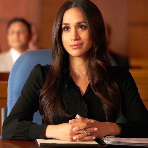 Meghan Markle as Rachel Zane on ‘Suits’ Rachel Zane Outfits, Rachel Zane Suits, Suits Rachel, Suits Meghan, Meghan Markle Suits, Estilo Meghan Markle, Suits Tv Series, Rachel Zane, Suits Usa