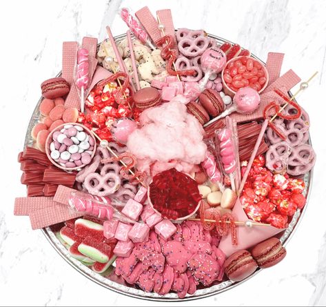 Pink Color Party Ideas Food, Pink Platter Food, Pink Themed Charcuterie Board Ideas, Pink Board Food, Charcuterie Board Barbie, Pink Platter Ideas, Bring A Board Night Ideas Pink, Coloured Board Night Ideas, Pink Candy Board