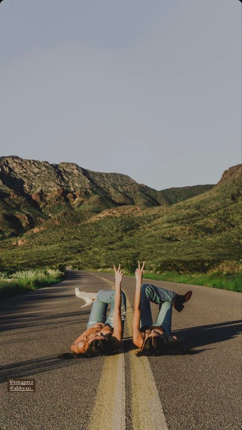 Fun Bestie Photoshoot Ideas, Best Friend Road Trip Pictures, Photography Poses For Two Friends, Long Distance Bestie Pics Ideas, Best Friend Senior Pictures Outfits, Best Friend Hiking Pictures, Best Friend Professional Pictures, Best Friend Pictures Profile, Two Model Photoshoot Ideas