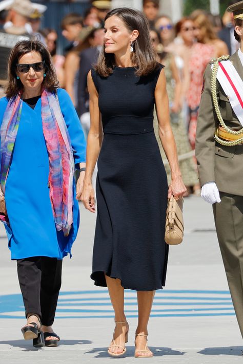 Queen Letizia Wears a New Carolina Herrera Dress on her Visit to the Naval Academy Royale Outfits, Carolina Herrera Dress, Queen Letizia Style, Carolina Herrera Dresses, Ch Carolina Herrera, Naval Academy, Letizia Of Spain, European Royalty, Royal Princess