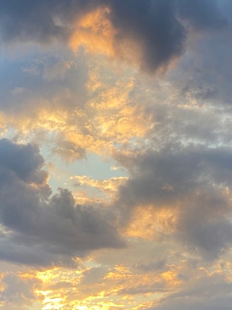 This sky 🥹🫶🏼 #sky #sunset #capture #clouds #aesthetic #beautiful #fyp Nature, Sky Pics Aesthetic, Sky Core, Dreamy Sky, Clouds Aesthetic, Pretty Skies, Aesthetic Sky, Sky Pictures, Sky Sunset