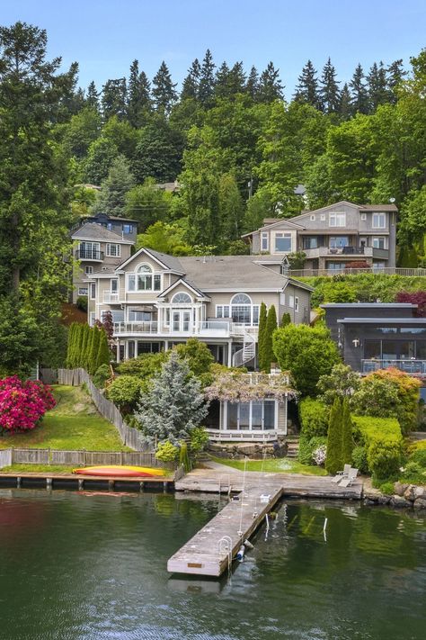 Lakeside House Aesthetic, Homes On The Water, Home Jacuzzi, Lakeside Mansion, Houses On The Water, Lake Front House, Small Mansions, Lakeside House, House On Lake