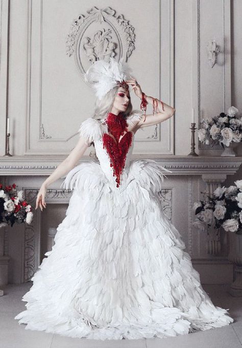 From hints of purple to goth glam: these Halloween wedding dresses are spooktacular Braut Halloween, Halloween Wedding Dresses, Vampire Wedding, Kostuum Halloween, Gothic Party, Kostum Halloween, Swan Dress, Goth Wedding, Masquerade Costumes