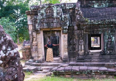 What to wear in cambodia - packing lists - Tips on what to pack for Cambodia. Cambodia outfit ideas, what to pack for travel to Cambodia. Dress code and what to wear in Angkor Wat. #style #siemreap #phnompenh #angkorwat #pubstreet what to pack for cambodia what to wear Packing Lists, Cambodia Outfit, Cambodia Dress, Ankor Wat, Backpacking Packing List, Appropriate Outfits, Pack For Travel, Cambodia Travel, Life Straw