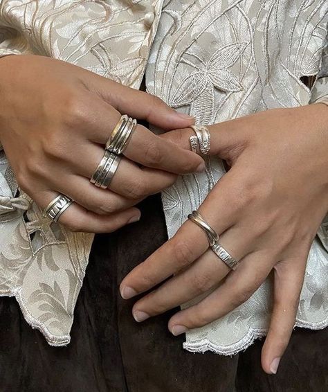 Lots Of Rings Aesthetic Silver, Hot Hands With Rings, Silver Stacked Jewelry, Silver Aesthetic Jewelry, Silver Rings Stack, Ring Stack Silver, Silver Rings Aesthetic, Rikki H2o, Cardan Greenbriar