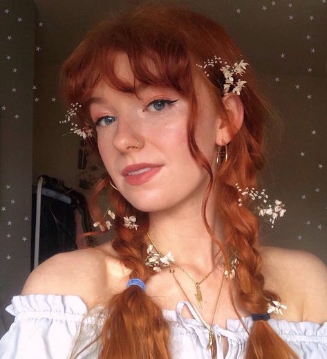 ❁ ➶ ☼ MATHILDA ❁ ➶ ☼ on Instagram: “Channeling Virgo energy today✨🕊🌾 ✨ ps: check @liberty.mai ‘s photo later for the full outfit 🌛✨🌜✨” Mai Su, Cottagecore Hairstyles, Mathilda Mai, Liberty Mai, Cottagecore Hair, Virgo Energy, Fairy Hair, Ginger Girls, S Photo