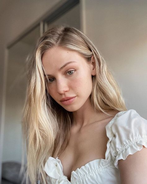 Scarlett Rose Leithold on Instagram: “Who else is obsessed with skincare?! I love trying new products and seeing what works for my skin, which is why I'm so excited that…” Scarlett Leithold Instagram, Scarlet Leithold, Rai Sokolov, Scarlett Rose Leithold, Scarlett Leithold, Calloway Sisters, Scarlett Rose, Nighttime Routine, Anime Cosplay Costumes