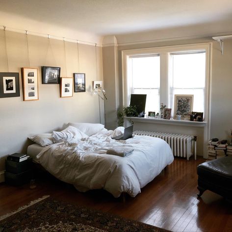 Clean Studio Apartment, Cozy Studio Apartment Ideas, Minimal Studio Apartment, Studio Apartment Aesthetic, Cool Girl Bedrooms, Cozy Studio Apartment, Minimal Apartment, Studio Bedroom, Sanctuary Bedroom