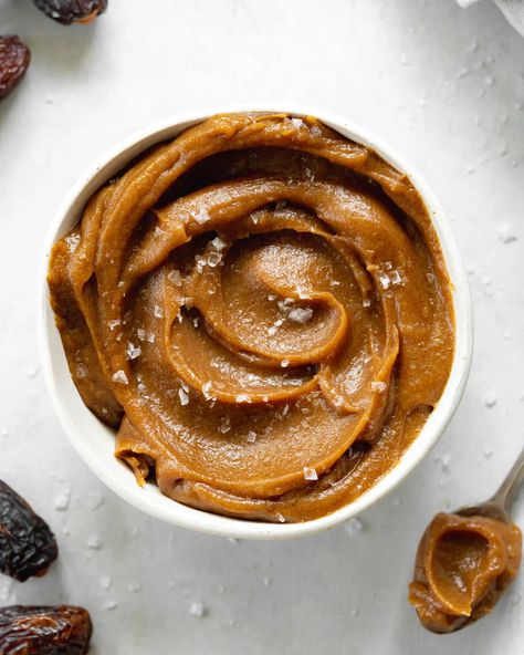 Date Caramel - Addicted to Dates Caramel Dipping Sauce, Healthy Caramel, Vegan Basics, Date Caramel, Caramel Dip, Vegan Caramel, Baking Basics, Date Recipes, Easy Baking Recipes Desserts