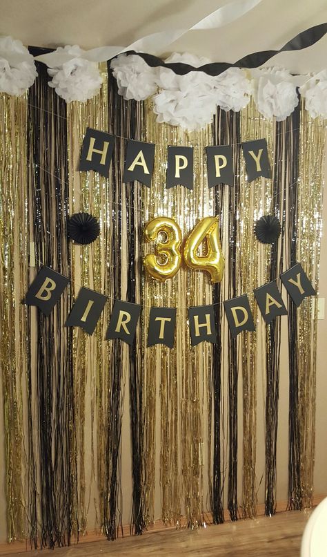 Black, white and gold surprise birthday party decor Balloon Organization, Surprise Birthday Party Decorations, Black Gold Party, Moms 50th Birthday, Hiasan Bilik, 50th Party, 80th Birthday Party, 70th Birthday Parties, Blue Boy