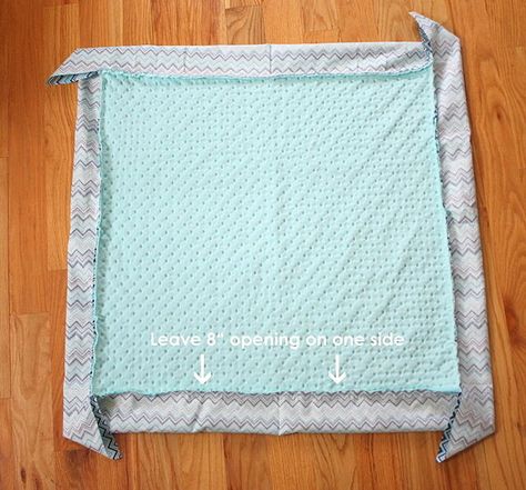 How to Sew a Cuddle® Minky Self-Binding Receiving Blanket (With Mitered Corners) Sew Ins, Self Binding Baby Blanket, Baby Blanket Tutorial, Diy Baby Blanket, Blanket Tutorial, Easy Baby Blanket, Diy Bebe, Baby Quilt Patterns, Blanket Diy