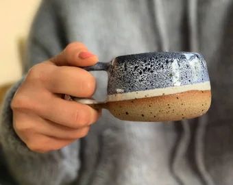 Beginner Pottery, Mug Pottery, Sculptures Céramiques, Pottery Crafts, Pottery Glazes, Ceramics Pottery Art, Pottery Cups, Pottery Mug, Ceramics Ideas Pottery